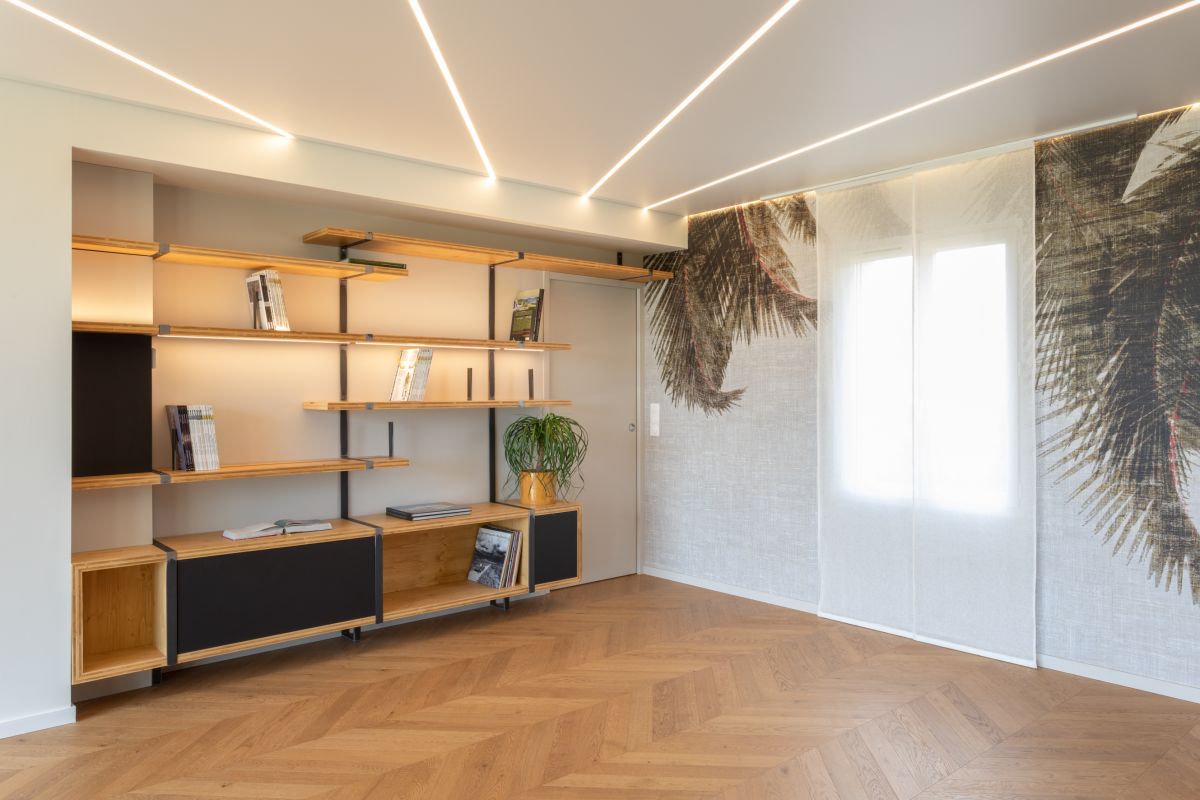 Le plafond tendu est en toile en PVC thermo-extensible fabriquée sur mesure Le plafond tendu est en toile en PVC thermo-extensible fabriquée sur mesure