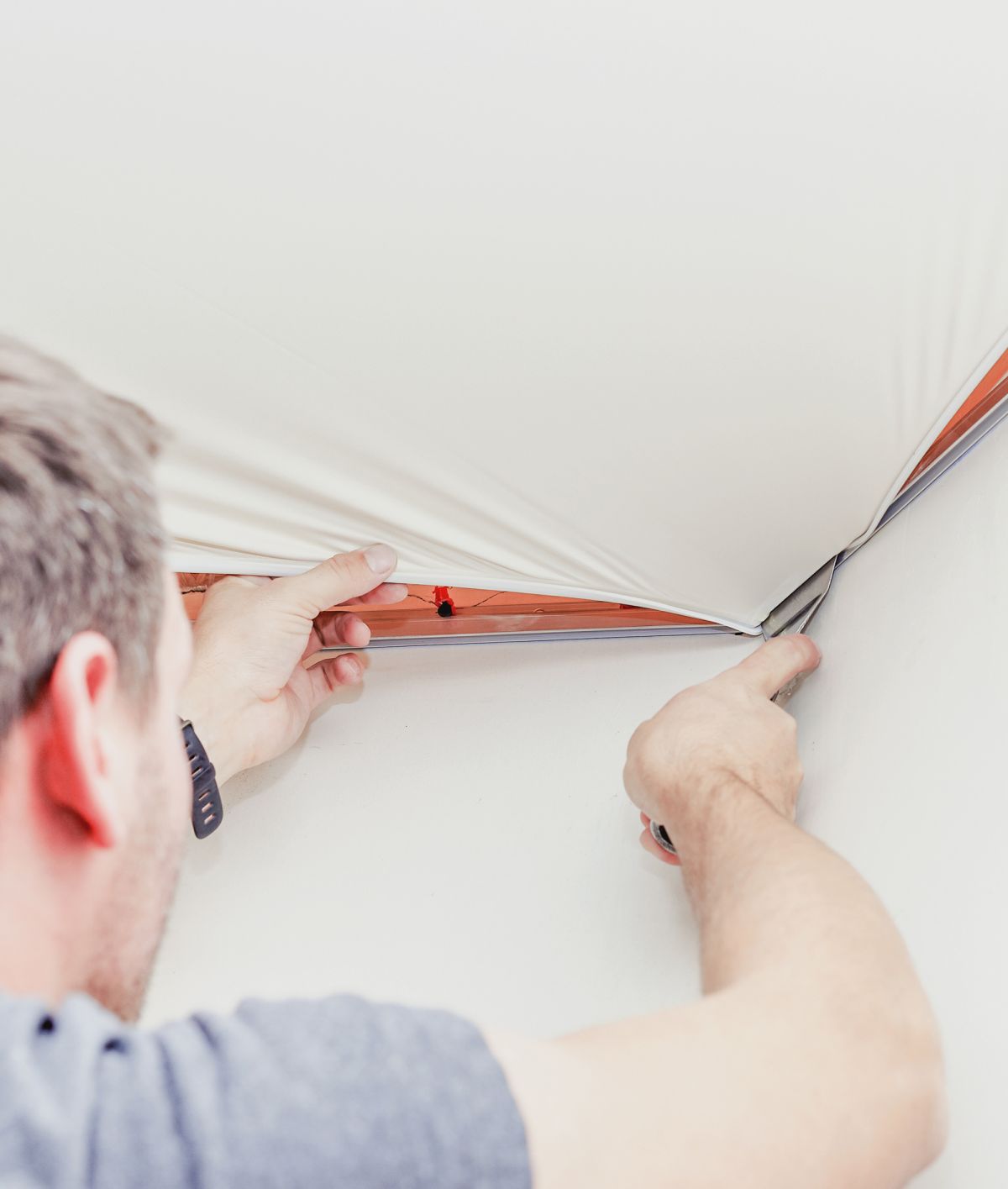 Pose de plafond tendu &agrave; chaud par Delourme Vel&eacute; Peinture, installateur agr&eacute;&eacute; Barrisol&reg; &agrave; Rennes